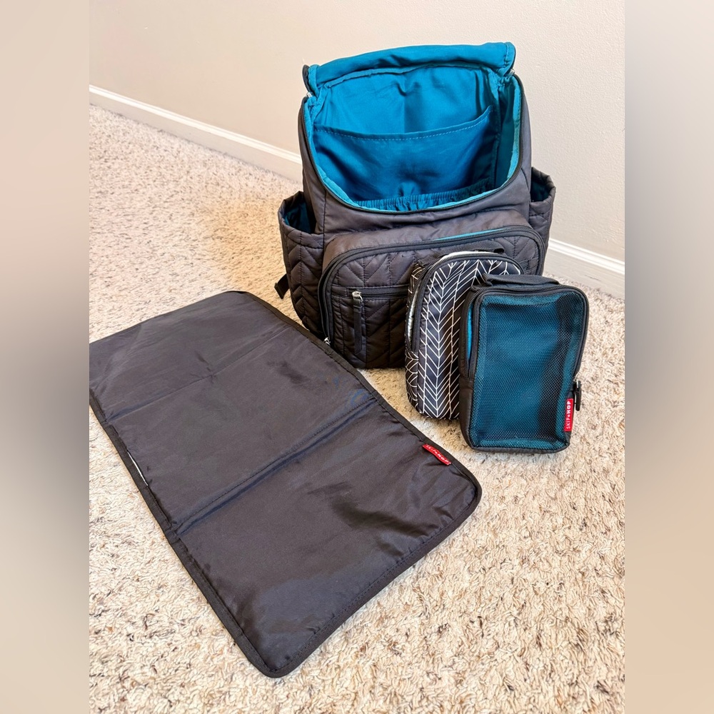 Skip Hop Forma Diaper Backpack - Picture 2 of 6